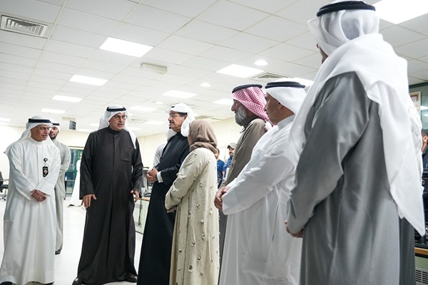 سمو الشيخ أحمد العبدالله رئيس مجلس الوزراء يطمئن إلى جاهزية مركز التحكم الوطني للمياه من وزير الكهرباء والماء والطاقة المتجددة د. صبيح المخيزيم ويبدو وكيل وزارة الكهرباء والماء والطاقة المتجددة د. عادل الزامل والوكيل المساعد لمحطات القوى الكهربائية م. هيثم العلي والوكيل المساعد لشؤون الخدمات الفنية م. فلاح السبيعي
