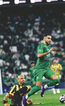الأهلي يحسم «ديربي جدة».. والهلال ينتصر برباعية