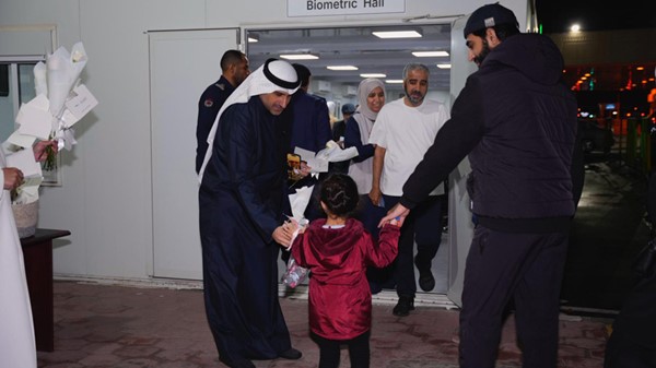 "الكويتية": مسافرو الرحلة المخصصة لنقل المواطنين العائدين من مانشستر عبر مطار الدمام يصلون إلى حدود الكويت