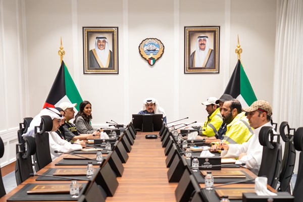 رئيس الوزراء يتفقد مركز الإيواء التابع لـ "الأشغال": جهود متفانية تعكس روح المسؤولية