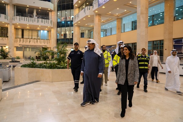 رئيس الوزراء يتفقد مركز الإيواء التابع لـ "الأشغال": جهود متفانية تعكس روح المسؤولية