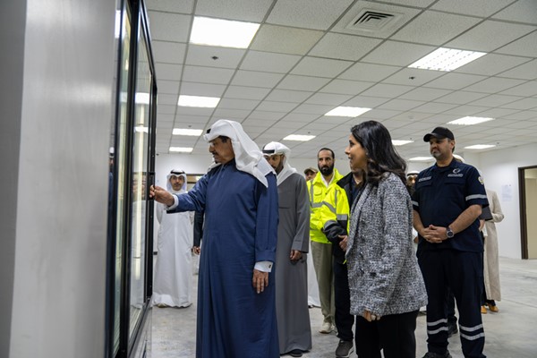 رئيس الوزراء يتفقد مركز الإيواء التابع لـ "الأشغال": جهود متفانية تعكس روح المسؤولية