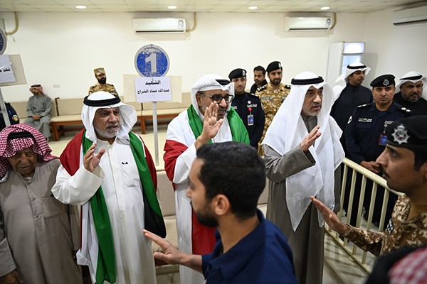 النائب الأول تقدّم مشيّعي شهيدي الواجب المقدم ركن عبدالله الشراح والرائد فهد المجمد