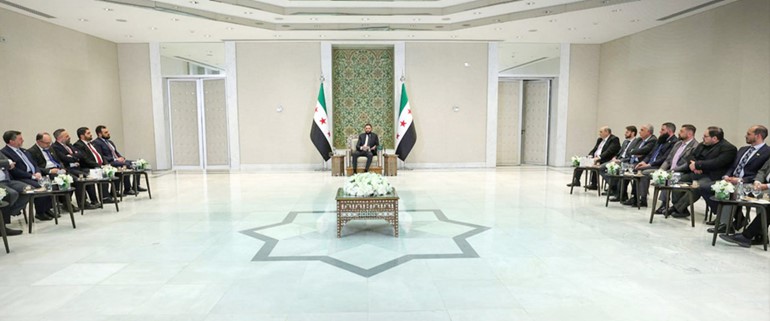 الرئيس السوري أحمد الشرع متحدثا لممثلين عن منظمات المجتمع المدني (سانا)