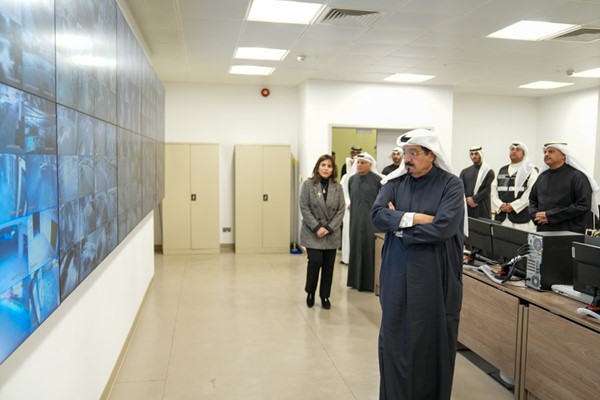 سمو الشيخ أحمد العبدالله رئيس مجلس الوزراء خلال الزيارة تفقدية إلى مدينة صباح السالم الجامعية برفقة وزير التعليم العالي والبحث العلمي د. نادر الجلال ومدير جامعة الكويت د. دينا الميلم