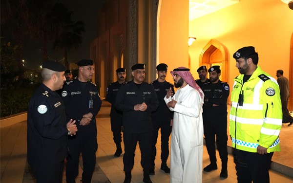 وكيل وزارة الداخلية يتفقد عدداً من المساجد للوقوف على الجاهزية الميدانية والخطة الأمنية