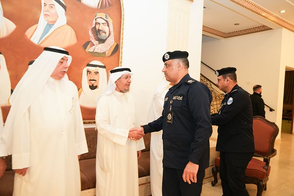 وكيل وزارة الداخلية وقيادات أمنية قدموا واجب العزاء إلى أسرتي شهيدي الواجب المقدم ركن عبدالله عماد الشراح والرائد فهد عبدالعزيز المجمد