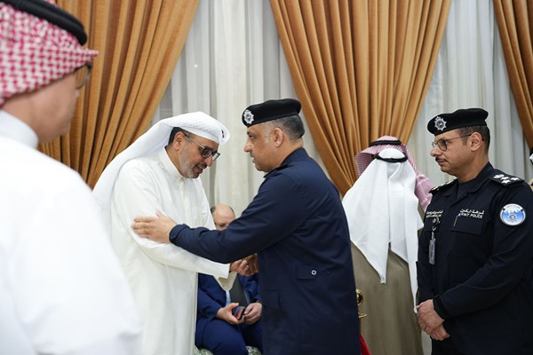 وكيل وزارة الداخلية وقيادات أمنية قدموا واجب العزاء إلى أسرتي شهيدي الواجب المقدم ركن عبدالله عماد الشراح والرائد فهد عبدالعزيز المجمد