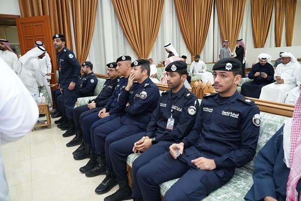 وكيل وزارة الداخلية وقيادات أمنية قدموا واجب العزاء إلى أسرتي شهيدي الواجب المقدم ركن عبدالله عماد الشراح والرائد فهد عبدالعزيز المجمد