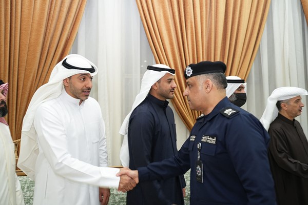 وكيل وزارة الداخلية وقيادات أمنية قدموا واجب العزاء إلى أسرتي شهيدي الواجب المقدم ركن عبدالله عماد الشراح والرائد فهد عبدالعزيز المجمد