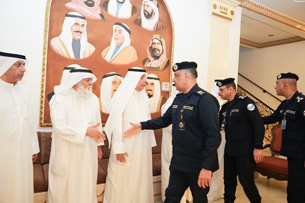 وكيل وزارة الداخلية وقيادات أمنية قدموا واجب العزاء إلى أسرتي شهيدي الواجب المقدم ركن عبدالله عماد الشراح والرائد فهد عبدالعزيز المجمد