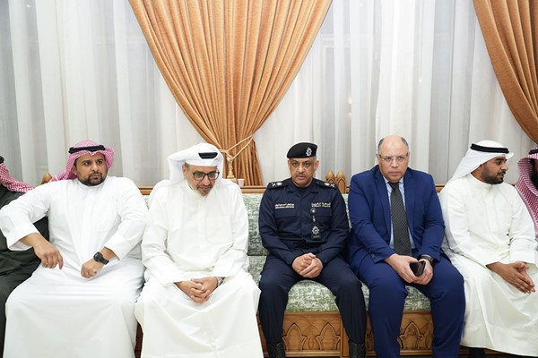 وكيل وزارة الداخلية وقيادات أمنية قدموا واجب العزاء إلى أسرتي شهيدي الواجب المقدم ركن عبدالله عماد الشراح والرائد فهد عبدالعزيز المجمد