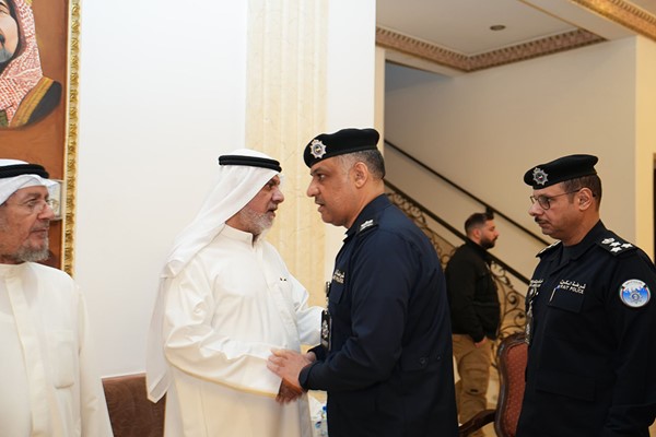 وكيل وزارة الداخلية وقيادات أمنية قدموا واجب العزاء إلى أسرتي شهيدي الواجب المقدم ركن عبدالله عماد الشراح والرائد فهد عبدالعزيز المجمد