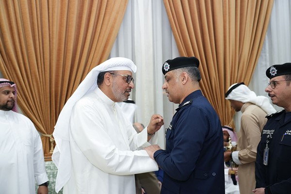 وكيل وزارة الداخلية وقيادات أمنية قدموا واجب العزاء إلى أسرتي شهيدي الواجب المقدم ركن عبدالله عماد الشراح والرائد فهد عبدالعزيز المجمد