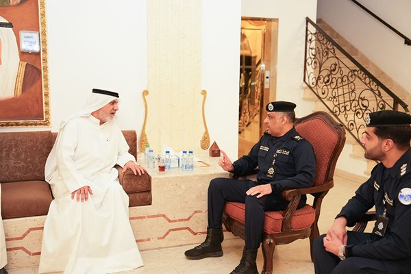 وكيل وزارة الداخلية وقيادات أمنية قدموا واجب العزاء إلى أسرتي شهيدي الواجب المقدم ركن عبدالله عماد الشراح والرائد فهد عبدالعزيز المجمد