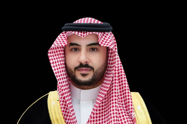 وزير الدفاع السعودي يبحث مع عدد من نظرائه الدوليين تطورات الأوضاع الراهنة في المنطقة
