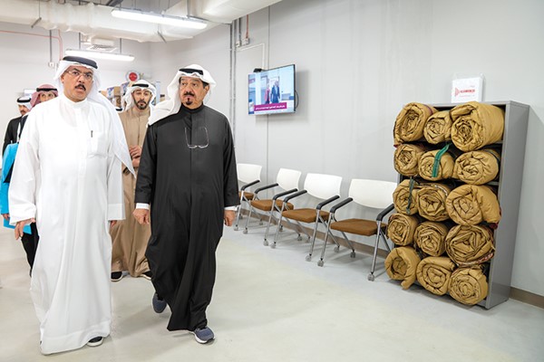 سمو الشيخ أحمد العبدالله رئيس الوزراء خلال زيارته لمبنى «التربية» برفقة وزير التربية م.سيد جلال الطبطبائي