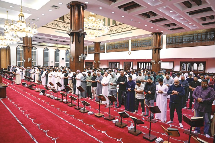 جانب من إحياء ليلة 23 رمضان في مسجد الراشد	 (أحمد علي)