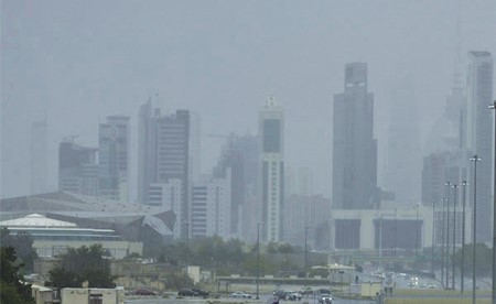 أمطار رعدية متفرقة مع فرصة لتشكّل الضباب على بعض المناطق نهاية الأسبوع