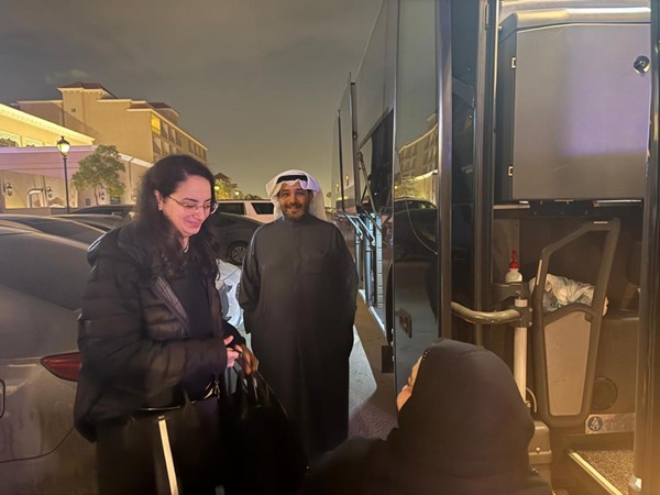 صباح الناصر يعرب عن بالغ الشكر لقيادة وشعب المملكة على كرم ضيافتهم وعنايتهم بالكويتيين العالقين في السعودية