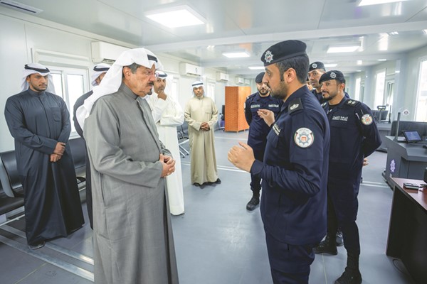رئيس مجلس الوزراء سمو الشيخ أحمد العبدالله خلال جولته في منفذ النويصيب الحدودي