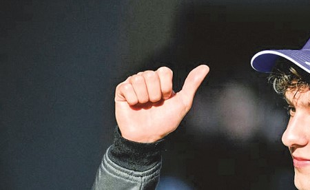 أنتونيلي أصغر سائق ينطلق «أولاً» في تاريخ بطولات الفورمولا واحد