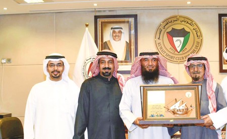 نادي «الصم» يُكرِّم الكندري