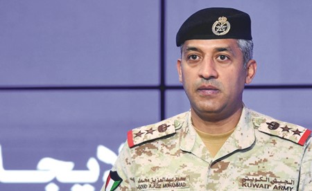 «الدفاع»: مسيّرتان معاديتان استهدفتا قاعدة أحمد الجابر الجوية