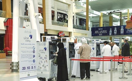 «الأفنيوز» يوفر أجهزة سحب آلي لصرف «العيادي»