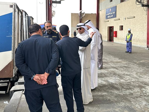 نائب رئيس الإدارة العامة للجمارك يتفقد سير عمل البضائع في منفذ جمارك النويصيب