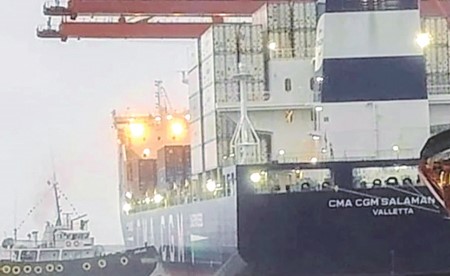سورية: عواصف رعدية وأمطار غزيرة ورياح تقطع حبال الإرساء للسفن.. والدفاع المدني ينفّذ 108 عمليات ميدانية