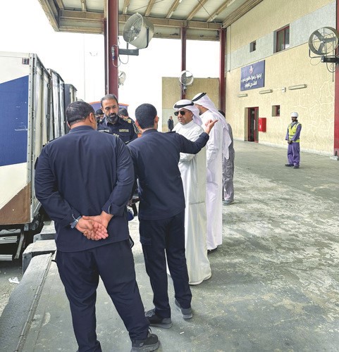 نائب رئيس الإدارة العامة للجمارك لشؤون المنافذ والبحث والتحري الجمركي صالح العمر خلال الجولة في النويصيب