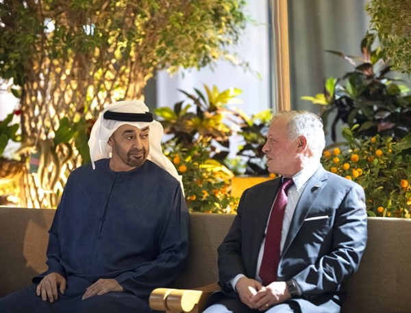 رئيس الإمارات وملك الأردن يبحثان التطورات الإقليمية وتداعياتها على أمن واستقرار المنطقة