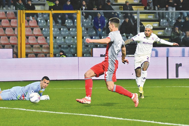 فيورنتينا اكتسح كريمونيزي برباعية