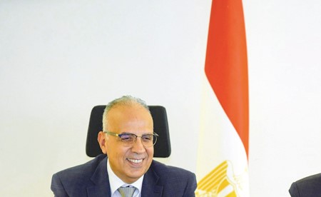 وزيرا التخطيط والموارد المائية يناقشان مقترح الخطة الاستثمارية لوزارة الري للعام المالي المقبل
