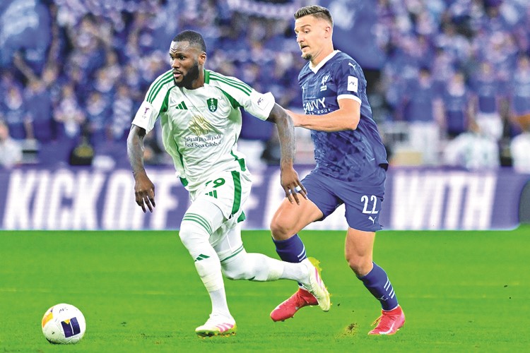 الهلال والأهلي مواجهة خارج التوقعات