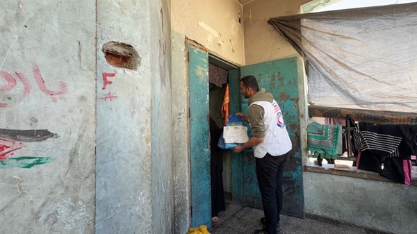 «الهلال الأحمر» الكويتي ينفذ مشروع «إفطار صائم» وتوزيع سلال غذائية في غزة والضفة الغربية