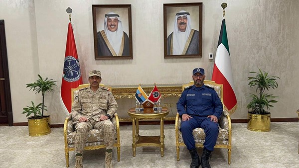 رئيس قوة الإطفاء العام يستقبل رئيس الأركان العامة للجيش الكويتي