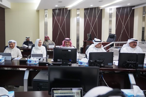 عبدالعزيز المرزوق ود.ريم الفليج وأسامة بودي والمستشار ناصر السميط وم.سيد جلال الطبطبائي