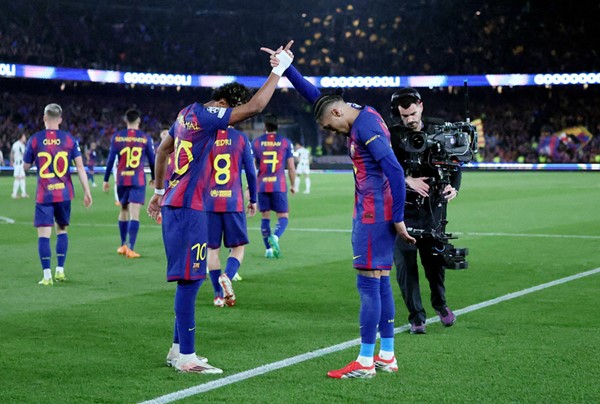 برشلونة يتخطى نيوكاسل بسباعية.. وليفربول يعبر غلطة سراي برباعية