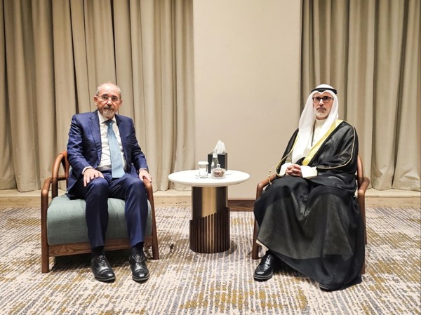 وزير الخارجية يبحث مع نظيره الأردني التصعيد العسكري نتيجة للعدوان الإيراني الآثم على دول المنطقة