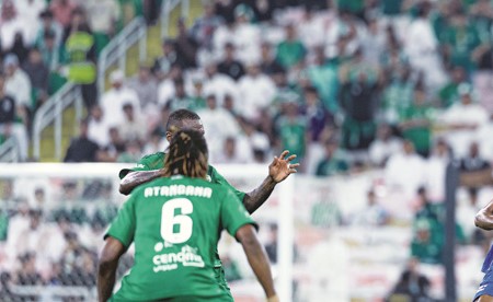 الهلال والخلود إلى نهائي كأس خادم الحرمين