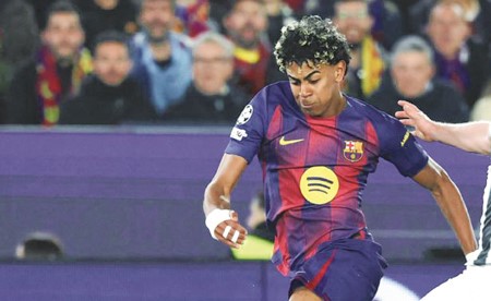 برشلونة يكتسح بسباعية.. وليفربول يتوعد «باريس» في الأبطال