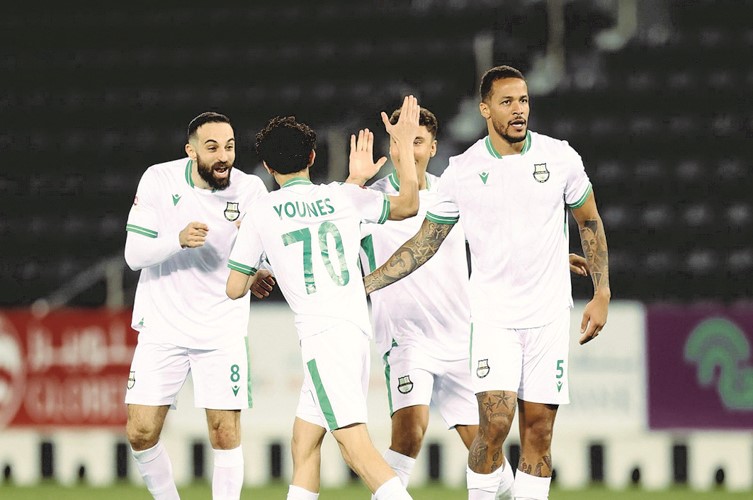 فرحة لاعبي الأهلي بهدف يونس حسين