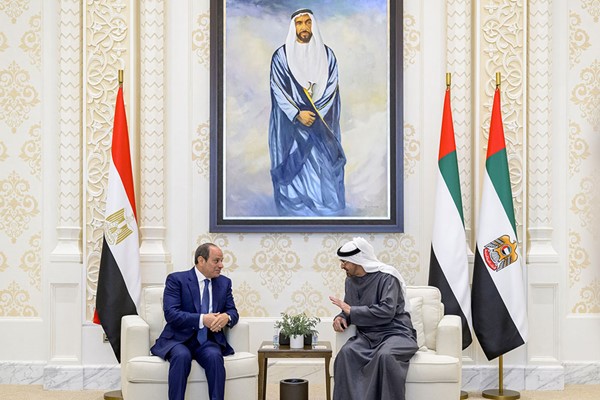 السيسي يبحث مع رئيس الإمارات وأمير قطر التطورات الإقليمية ويجدد إدانة الاعتداءات الإيرانية التي تتعرض لها الدول العربية الشقيقة