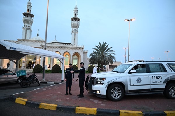 المصلون أدوا صلاة عيد الفطر بمساجد البلاد