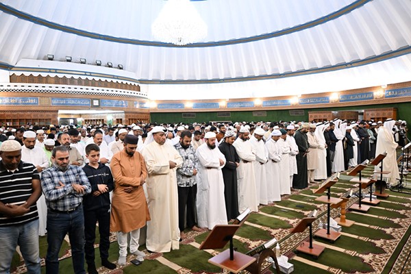 المصلون أدوا صلاة عيد الفطر بمساجد البلاد