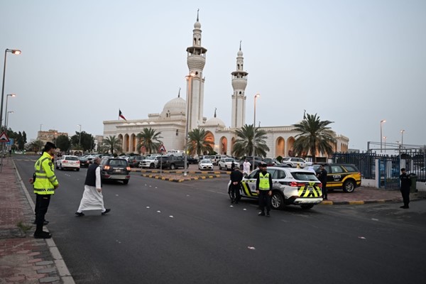 المصلون أدوا صلاة عيد الفطر بمساجد البلاد