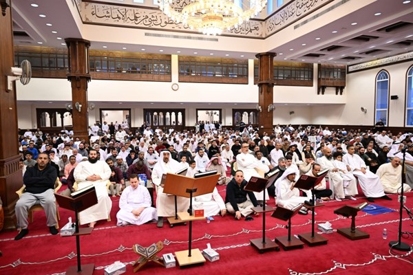 المصلون أدوا صلاة عيد الفطر بمساجد البلاد