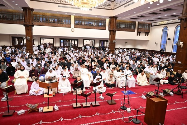 المصلون أدوا صلاة عيد الفطر بمساجد البلاد